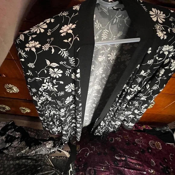 Linea Donatella Black and White Chemise - Picture 4 of 4